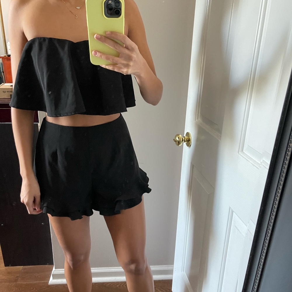 Black Ruffle Set